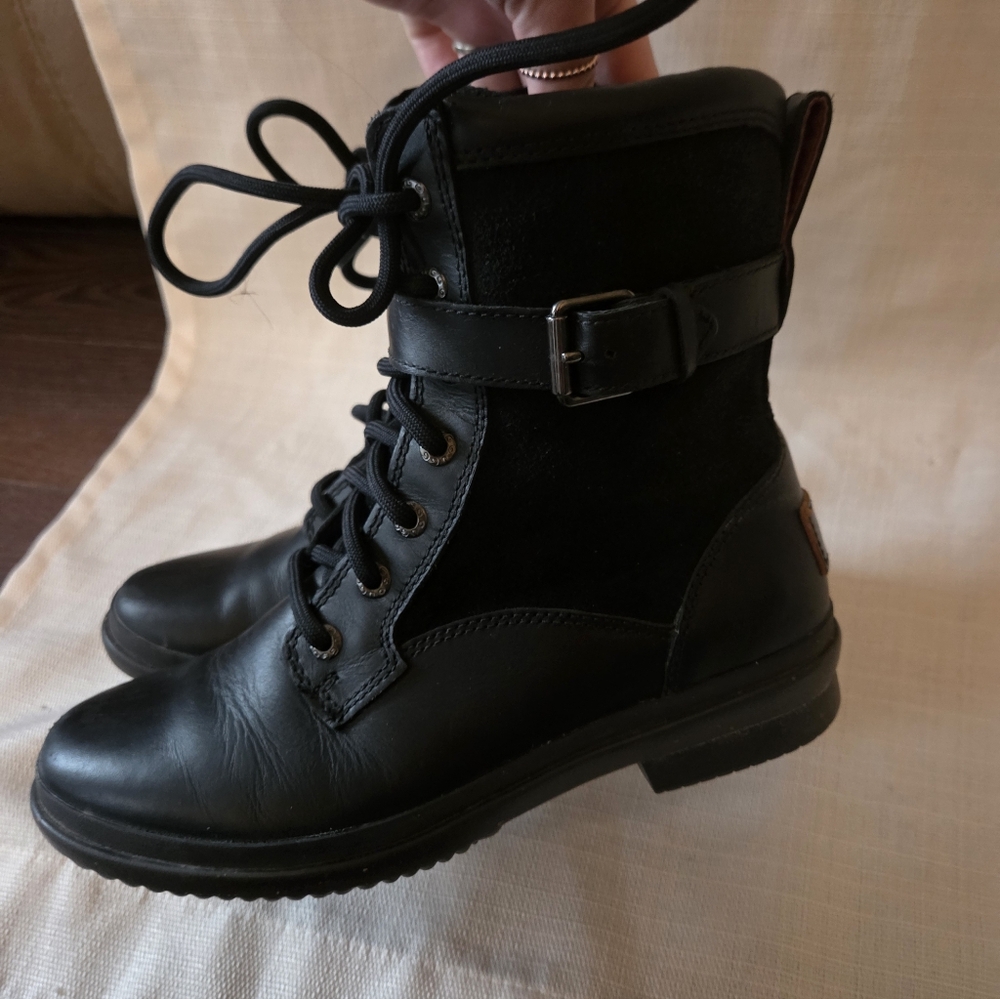 UGG KESEY BLACK WATERPROOF SHEARLING LINED BOOT US 6
